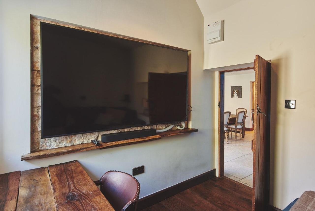 Large Stylish Luxury Cotswold Cottage - Ideal For Families, W/ Ev Charging Andoversford Eksteriør bilde