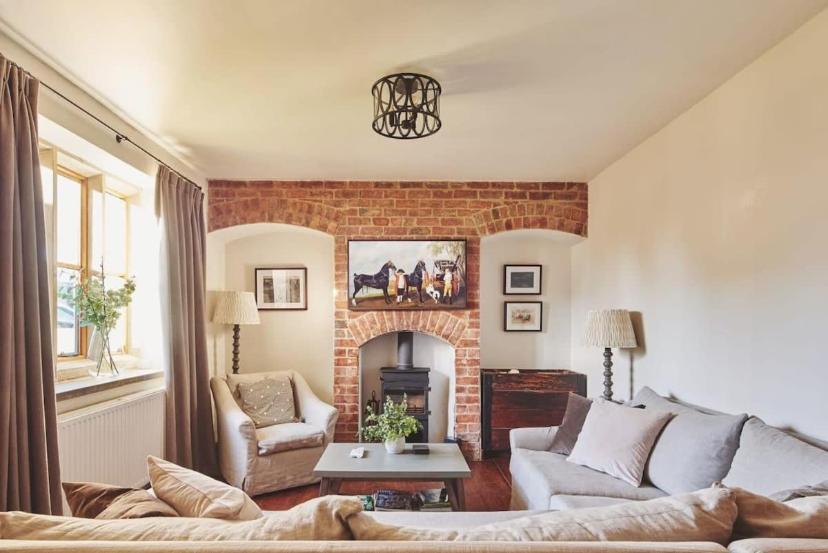 Large Stylish Luxury Cotswold Cottage - Ideal For Families, W/ Ev Charging Andoversford Eksteriør bilde