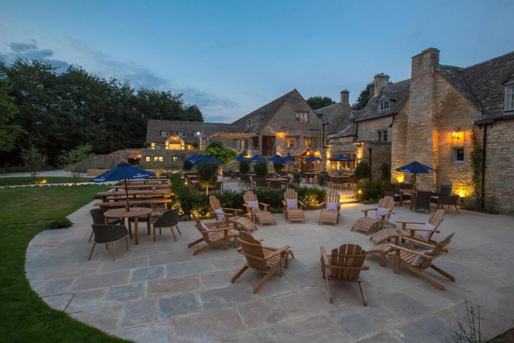 Large Stylish Luxury Cotswold Cottage - Ideal For Families, W/ Ev Charging Andoversford Eksteriør bilde