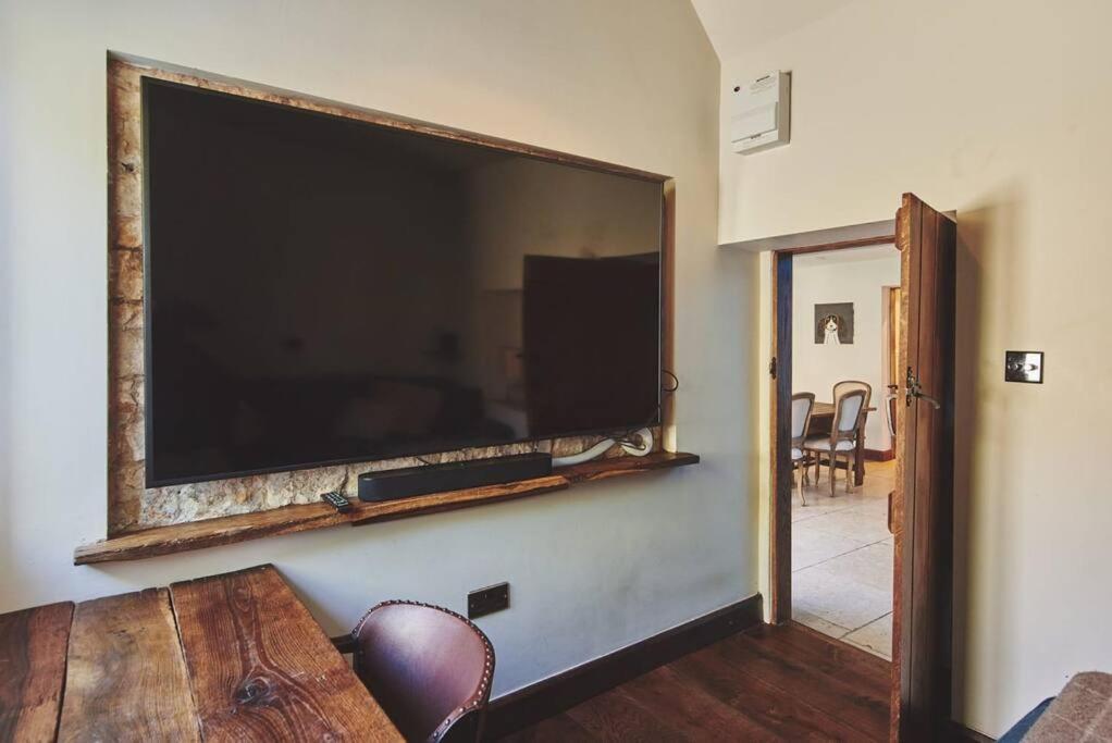 Large Stylish Luxury Cotswold Cottage - Ideal For Families, W/ Ev Charging Andoversford Eksteriør bilde