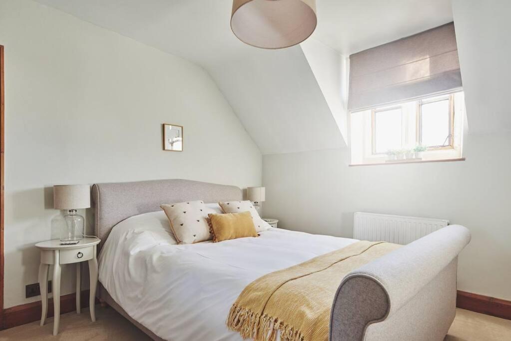 Large Stylish Luxury Cotswold Cottage - Ideal For Families, W/ Ev Charging Andoversford Eksteriør bilde
