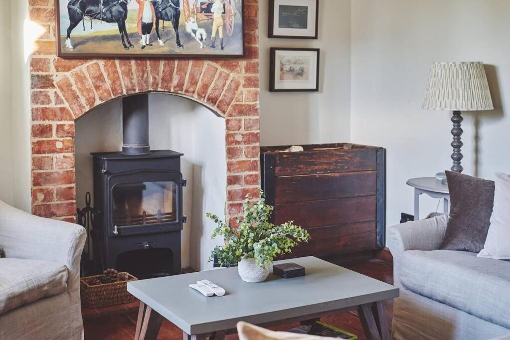 Large Stylish Luxury Cotswold Cottage - Ideal For Families, W/ Ev Charging Andoversford Eksteriør bilde